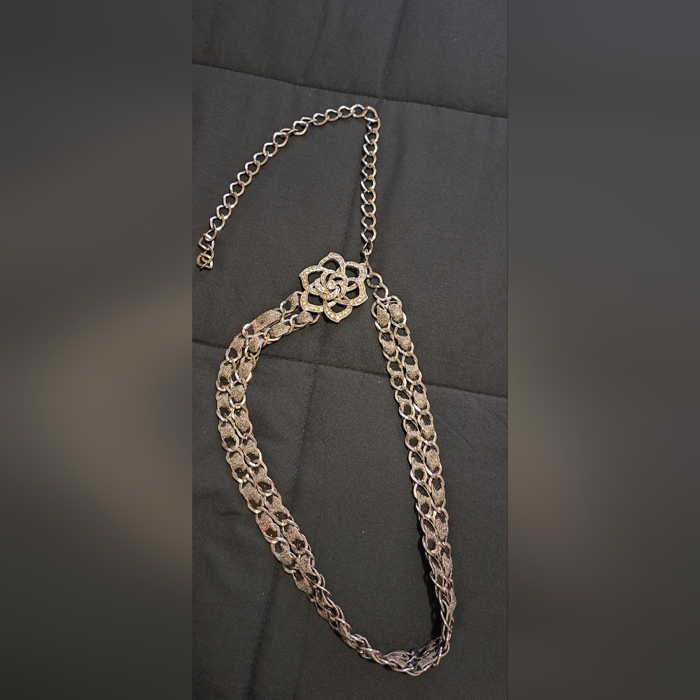 women's belt made of metal with leather